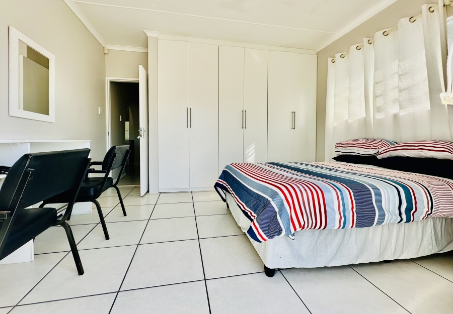 4 Bedroom Property for Sale in Perlemoenbaai Western Cape